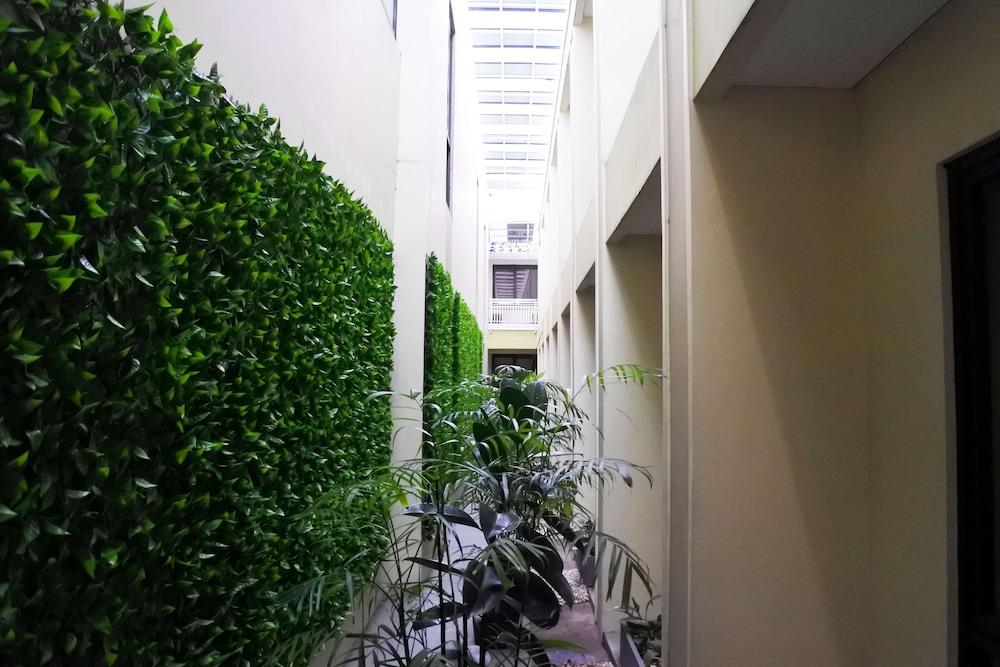 Sofyan Hotel Soepomo Jakarta Buitenkant foto