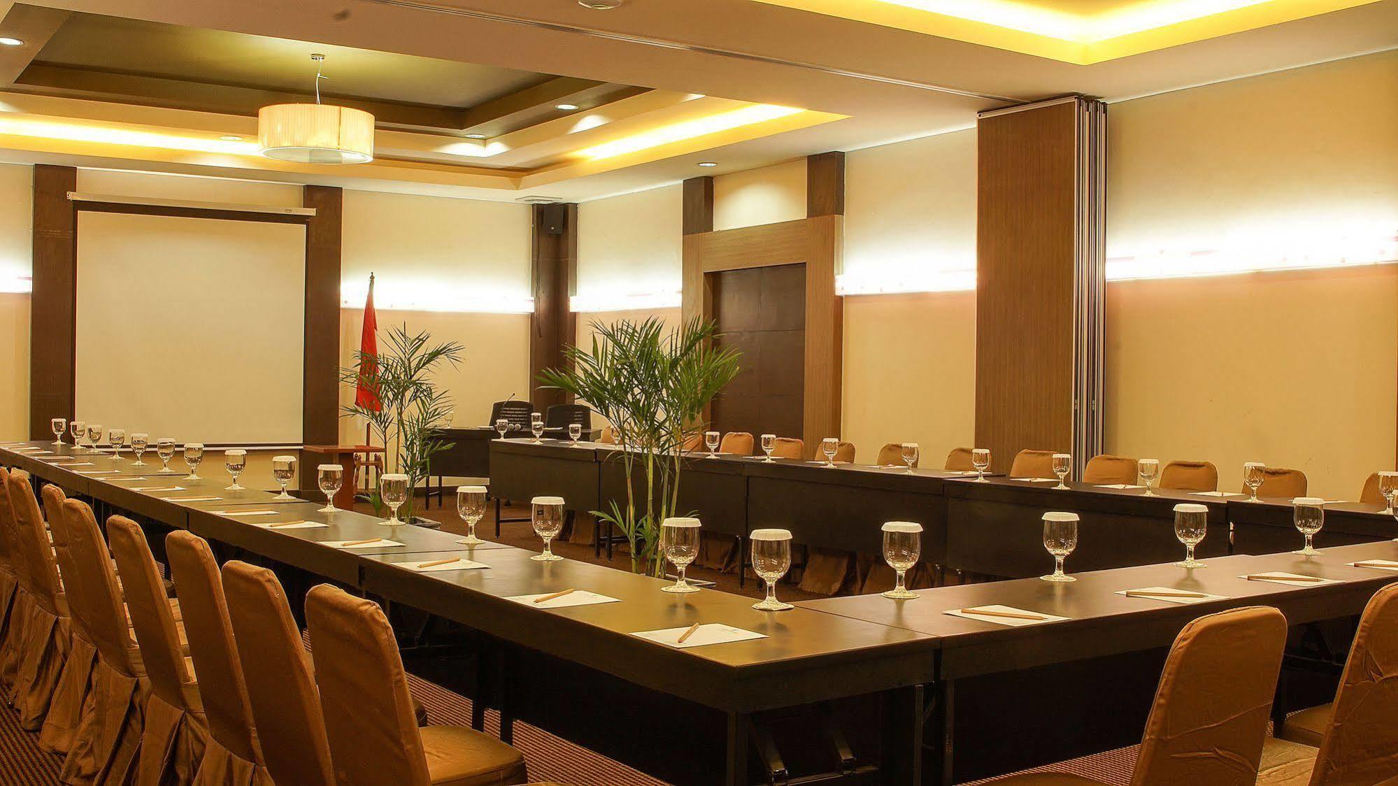 Sofyan Hotel Soepomo Jakarta Buitenkant foto